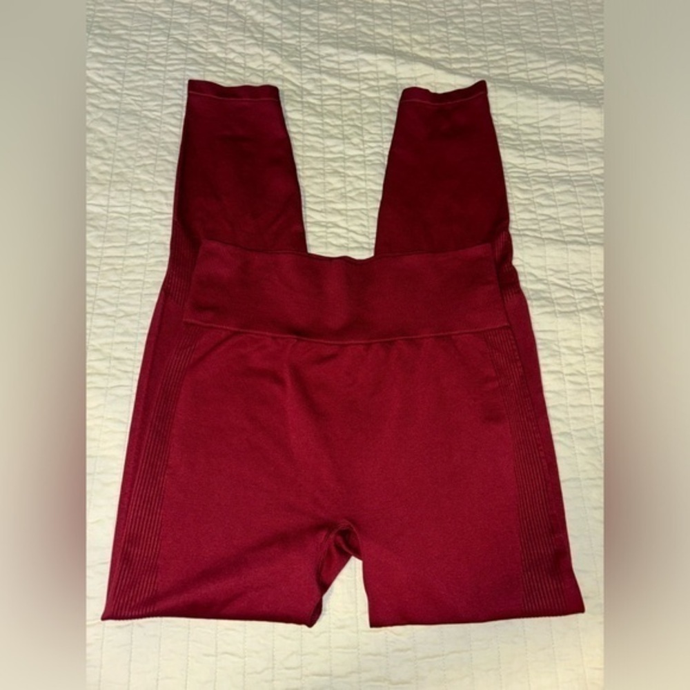 Victoria’s Secret PINK leggings— Maroon